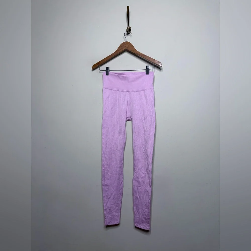 ALO Yoga Seamless Cable Knit High-Waist Legging in Sugarplum Pink